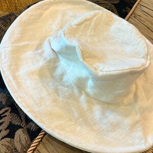 Italian 100% Linen soft packable Hat. Natural linen color wire brim